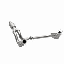 Laden Sie das Bild in den Galerie-Viewer, MagnaFlow Conv DF 09-13 Chevy Avalanche 5.3L