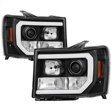 Charger l&#39;image dans la galerie, Spyder GMC Sierra 1500/2500/3500 07-13 V2 Projector Headlights- Black PRO-YD-GS07V2-LBDRL-BK