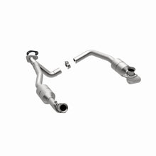 Carica l&#39;immagine nel visualizzatore di Gallery, Magnaflow Conv DF 2002 Ford E-Series Vans 5.4L