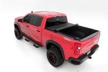 Laden Sie das Bild in den Galerie-Viewer, Lund 2019 Chevrolet Silverado 1500 (5.5ft. Bed) Genesis Elite Roll Up Tonneau Cover - Black