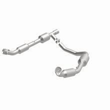 Carica l&#39;immagine nel visualizzatore di Gallery, MagnaFlow Conv Direct Fit 05-06 Ford E-350 Super Duty 5.4L