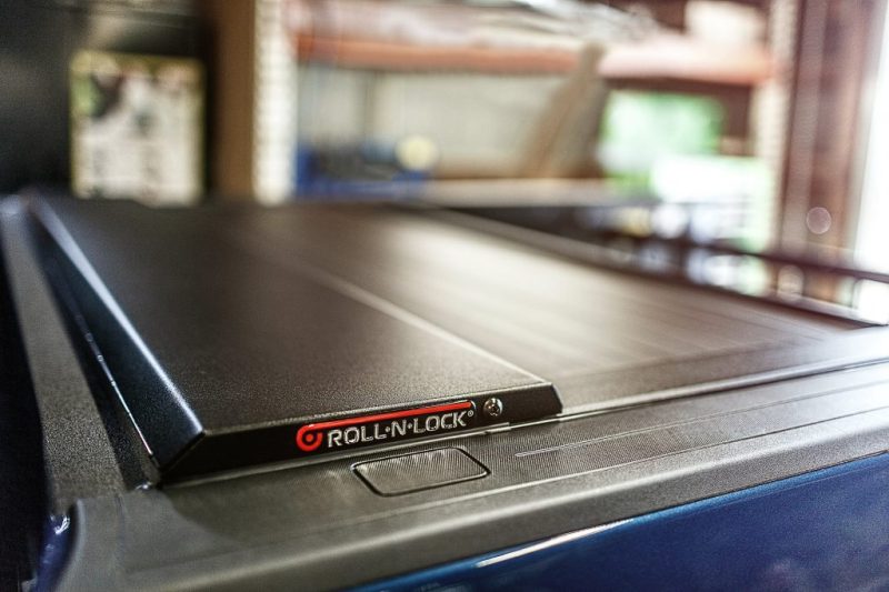 Roll-N-Lock 14-17 Chevy Silverado/Sierra 1500 68in E-Series Retractable Tonneau Cover - 2to4wheels