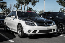 गैलरी व्यूवर में इमेज लोड करें, Seibon 07-10 Mercedes Benz C-Class (AMG 63 ONLY) GT-Style Carbon Fiber Hood
