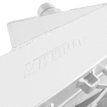 गैलरी व्यूवर में इमेज लोड करें, Mishimoto 08-10 Ford 6.4L Powerstroke Radiator - Version 2