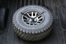 Carica l&#39;immagine nel visualizzatore di Gallery, Fabtech Universal Spare Tire Flat Mount - Black