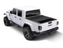 गैलरी व्यूवर में इमेज लोड करें, Roll-N-Lock 2020 Jeep Gladiator 5ft bed (w/ Trail Rail System) M-Series Retractable Tonneau Cover