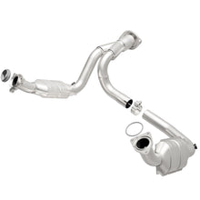 Laden Sie das Bild in den Galerie-Viewer, MagnaFlow Conv DF 07-08 Escalade 6.2 Driver Side OEM