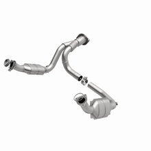 Laden Sie das Bild in den Galerie-Viewer, MagnaFlow Conv DF 07-08 Escalade 6.2 Driver Side OEM