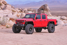 Carica l&#39;immagine nel visualizzatore di Gallery, Fabtech 2020 Jeep Gladiator JT 4WD 5in Crawler System w/Stealth Shocks