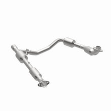 Carica l&#39;immagine nel visualizzatore di Gallery, MagnaFlow Conv Direct Fit 05-06 Ford E-350 Super Duty 5.4L