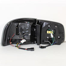 Carica l&#39;immagine nel visualizzatore di Gallery, Spyder Volkswagen Touareg 03-07 LED Tail Lights Black ALT-YD-VTOU04-LED-BK