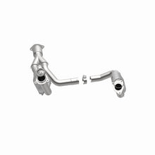 Laden Sie das Bild in den Galerie-Viewer, MagnaFlow Conv DF 06-09 TB/Envoy 5.3/6.0 OEM