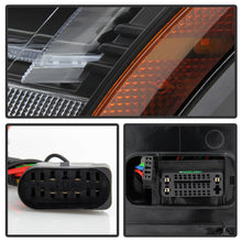 Carica l&#39;immagine nel visualizzatore di Gallery, Spyder 08-15 Audi TT (HID Model Only) Projector Headlights - Sequential Signal - Black