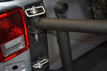 Charger l&#39;image dans la galerie, DV8 Offroad 07-18 Jeep Wrangler Body Mounted Tire Carrier