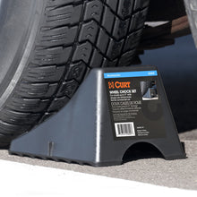 Carica l&#39;immagine nel visualizzatore di Gallery, Curt Wheel Chock Set (Up to 17in Wide Wheels)