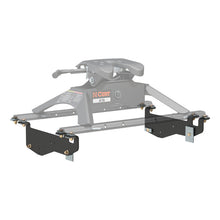Cargar imagen en el visor de la galería, Curt 99-04 Ford F-350 Super Duty Custom 5th Wheel Brackets