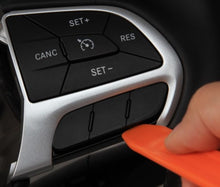 Carica l'immagine nel visualizzatore di Gallery, Tazer 17-21 Dodge Challenger/Charger/Durango/17-21 Jeep Grand Cherokee Aux Buttons - Type B