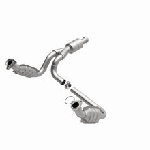 Laden Sie das Bild in den Galerie-Viewer, MagnaFlow Conv DF 09-13 Chevy Avalanche 5.3L