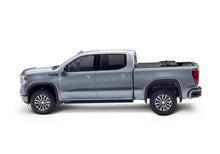Cargar imagen en el visor de la galería, UnderCover 07-21 Toyota Tundra 5.5ft Triad Bed Cover
