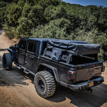 गैलरी व्यूवर में इमेज लोड करें, Westin 2021 Jeep Gladiator Overland Cargo Rack - Textured Black