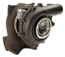 Laden Sie das Bild in den Galerie-Viewer, Fleece Performance 04.5-10 Chevy Duramax (LLY/LBZ/LMM) 63mm STREET VNT Cheetah Turbo w/ HX40 Outlet