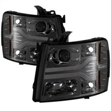 Carica l&#39;immagine nel visualizzatore di Gallery, Spyder Chevy Silverado 1500 07-13 Version 3 Projector Headlights - Smoke PRO-YD-CS07V3-LBDRL-SM