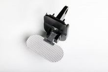 Laden Sie das Bild in den Galerie-Viewer, Lund Universal 2in Receiver Mount Hitch Step - Black