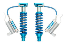 Carica l&#39;immagine nel visualizzatore di Gallery, King Shocks 05-10 Jeep Grand Cherokee WK Front 2.5 Dia Remote Reservoir Coilover Shock (Pair)