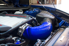 Laden Sie das Bild in den Galerie-Viewer, Mishimoto 2016+ Chevrolet Camaro SS Silicone Induction Hose - Black