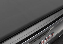 Charger l'image dans la galerie, Extang 19-20 Chevy/GMC Silverado/Sierra 1500 (8 ft) Trifecta Signature 2.0