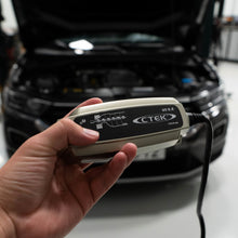 Carica l&#39;immagine nel visualizzatore di Gallery, CTEK Battery Charger - US 0.8 - 12V
