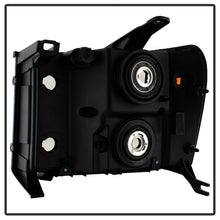 Carica l&#39;immagine nel visualizzatore di Gallery, Xtune GMC Sierra 07-13 Crystal Headlights Black HD-JH-GSIE07-AM-BK