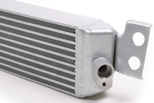 Charger l&#39;image dans la galerie, CSF 07-13 BMW M3 (E9X) Race-Spec Oil Cooler