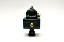 Charger l'image dans la galerie, Fuelab 575 High Pressure Adjustable Mini FPR Blocking 25-65 PSI (1) -6AN In (2) -6AN Out - Black