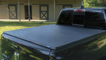 Laden Sie das Bild in den Galerie-Viewer, Lund 2024 Nissan Frontier 5ft. Bed - Genesis Tri-Fold Tonneau Cover - Black