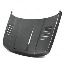 गैलरी व्यूवर में इमेज लोड करें, Seibon 05-12 Range Rover Sport TM-Style Carbon Fiber Hood