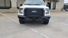 Carica l'immagine nel visualizzatore di Gallery, Road Armor 15-17 Ford F150 SPARTAN Front Bumper Bolt-On Pre-Runner Guard - Tex Blk