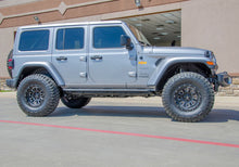 Carica l&#39;immagine nel visualizzatore di Gallery, N-Fab RKR Rails 2019 Jeep Wrangler JT 4DR Truck Full Length - Tex. Black - 1.75in