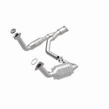 Laden Sie das Bild in den Galerie-Viewer, MagnaFlow Conv DF 06-09 TB/Envoy 5.3/6.0 OEM