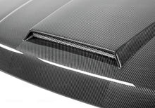 गैलरी व्यूवर में इमेज लोड करें, Seibon 05-12 Range Rover Sport TM-Style Carbon Fiber Hood