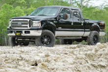 Carica l&#39;immagine nel visualizzatore di Gallery, Superlift 05-07 Ford F-250/F-350 SD 4WD 4in Lift Kit w/Repl Radius Arms &amp; King Coilovers Rear Shocks