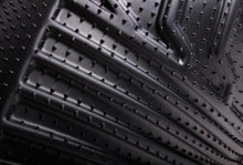 Laden Sie das Bild in den Galerie-Viewer, Lund 07-13 Chevy Avalanche Catch-It Floormats Rear Floor Liner - Black (1 Pc.)