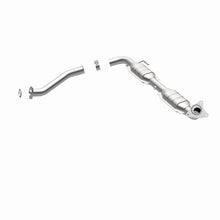 Laden Sie das Bild in den Galerie-Viewer, MagnaFlow Conv DF 07-08 Tundra 5.7L Driver Side OEM