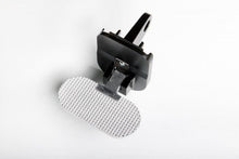 Laden Sie das Bild in den Galerie-Viewer, Lund Universal 2in Receiver Mount Hitch Step - Black
