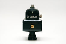 Laden Sie das Bild in den Galerie-Viewer, Fuelab 555 Carb Adjustable FPR Blocking 1-3 PSI (1) -8AN In (2) -8AN Out - Black
