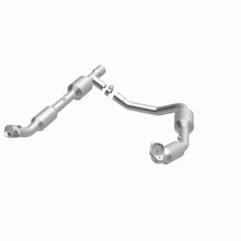 Carica l&#39;immagine nel visualizzatore di Gallery, MagnaFlow Conv Direct Fit 05-06 Ford E-350 Super Duty 5.4L