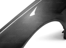 Laden Sie das Bild in den Galerie-Viewer, Seibon 99-01 Nissan Skyline R34 NSW-Style Carbon Fiber (Gloss Finish) Fenders (Pair)