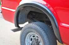 Laden Sie das Bild in den Galerie-Viewer, Lund 99-07 Ford F-250 SX-Sport Style Smooth Elite Series Fender Flares - Black (2 Pc.)