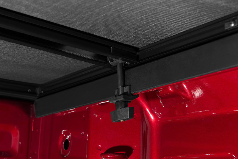 Lund 2019 Chevrolet Silverado 1500 (5.5ft. Bed) Genesis Elite Tri-Fold Tonneau Cover - Black