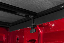 Laden Sie das Bild in den Galerie-Viewer, Lund 2019 Chevrolet Silverado 1500 (5.5ft. Bed) Genesis Elite Tri-Fold Tonneau Cover - Black
